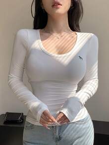 DAZY 女士休闲修身长袖T恤，适合秋季穿着 - 白色 - 查看 2