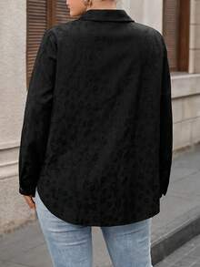 EMERY ROSE 大码女式梭织常规秋冬休闲舒适约会夜压花黑色长袖衬衫 - 黑色 - 查看 2