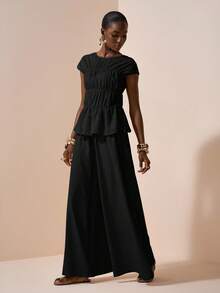 Zivah 2025 年夏季新品音乐节和毕业休闲度假装，学院风学生日常穿着，米色纹理面料圆领褶皱短袖衬衫，荷叶边下摆和阔腿裤 2 件套 - 黑色 - 查看 5