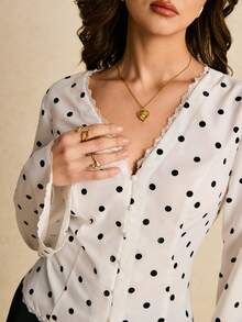 Poéselle Áo cánh dài tay thanh lịch cổ chữ V, cài một hàng khuy, họa tiết chấm bi, ren tương phản dành cho nữ - Đen và trắng - Xem 4