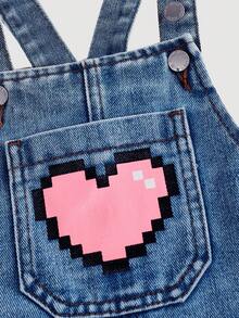 SHEIN 年轻女孩 Y2K 新款花卉心形彩虹涂鸦可爱印花时尚休闲柔软牛仔连体裤（不含 T 恤）、女孩宽松直筒牛仔裤连体裤、女孩秋冬装、返校返校节街头服饰 - 中等水洗藍 - 查看 4