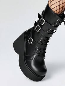ROMWE Goth Bottes mi-mollet style punk à semelle épaisse et plateforme, noires mates pour femmes. Bottes de combat confortables avec bout rond, boucle métallique et décoration, style gothique. Idéal pour Halloween