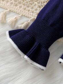Ensemble pull et jupe pour bébé fille, à la mode automne-hiver 2025. Pull en tricot bleu marine à manches longues + jupe, avec col en dentelle et nœud papillon. Silhouette ample et confortable, parfait pour un look décontracté chic. Facile à assortir avec des collants ou des bottines. Idéal pour le quotidien et les sorties. - Bleu marine - Voir 6