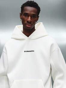 PLAYBOY X SUMWON 短款套头连帽衫，配有抽绳和中央口袋，休闲舒适，兼具街头风格 - 白色 - 查看 4