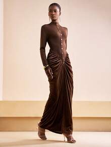 Zivah 2025秋冬新年,情人节,派对,宴会,约会,生日派对,学院风,学生装,日常出游,基础百搭,休闲,邮轮旅行,网络爆红,优雅,通勤,商务休闲,极简主义,圆领长袖,金色纽扣装饰,腰部拼接天鹅绒,长款棕色超长连衣裙,派对连衣裙,女装 - 棕色 - 查看 3