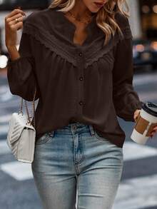 SHEIN LUNE Blouse mode femme grande taille col V manches longues en couleur unie avec patchwork en dentelle et boutonnage simple - Marron - Voir 4