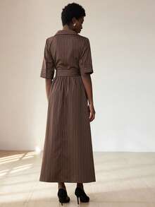 Aveloria Modichic 女式条纹翻领 V 领短袖通勤百搭腰系带衬衫连衣裙，秋冬 - 咖啡 - 查看 3