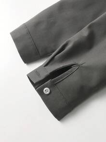 SHEIN Explorewe 小男孩休闲纯色长袖衬衫，精致小标志装饰，搭配休闲裤，适合日常休闲穿着、旅行、聚会、度假和上学，适合春秋季节的百搭衬衫。 - 深灰色 - 查看 5