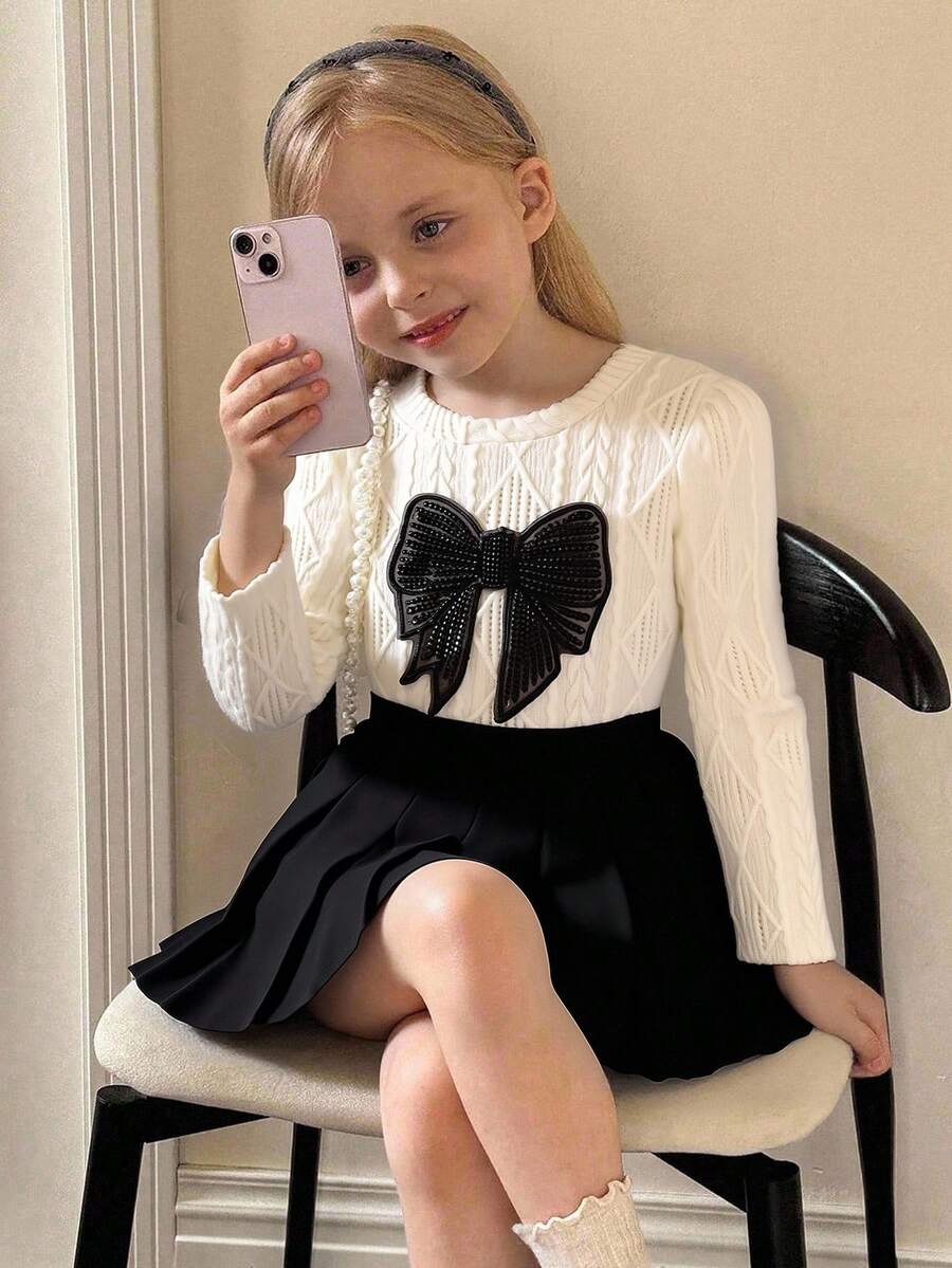 SHEIN Elladie kids 女童可爱黑色蝴蝶结装饰白色长袖圆领打底衫搭配黑色百褶舒适迷你裙T恤套装 - 杏色 - 查看 1