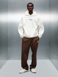 PLAYBOY X SUMWON 短款套头连帽衫，配有抽绳和中央口袋，休闲舒适，兼具街头风格 - 白色 - 查看 3