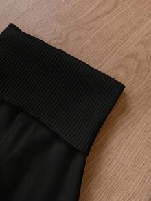 SHEIN Serisse Kids Pantalon en tricot à taille haute évasé simple et unicolore pour préadolescentes, convient pour la maison, l'extérieur, le port casual quotidien. Pantalon à pattes d'éléphant en tricot noir, pantalon à pattes d'éléphant en tricot, pantalon évasé noir en tricot, pantalon à pattes d'éléphant noir en tricot, pantalon en tricot côtelé, pantalon en tricot, pantalon évasé en tricot, pantalon évasé côtelé en tricot. Assortiment mère-fille, look assorti maman-moi pour l'automne/l'hiver. Pantalon noir pour filles - Noir - Voir 4