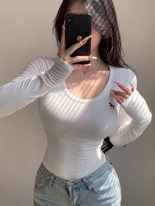 DAZY 女士休闲修身长袖T恤，适合秋季穿着 - 白色 - 查看 5