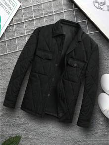 Manfinity CasualCool 男士休闲纯色绗缝纽扣长袖羽绒服，冬季黑色外套，适合日常休闲、周末旅行、户外活动、探险旅行、轻松的工作环境或半正式场合，也是送给男友/丈夫、周年纪念日或圣诞节的理想礼物。 - 黑色 - 查看 4
