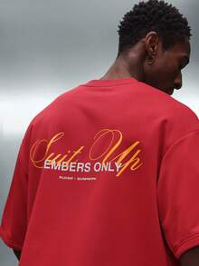 PLAYBOY X SUMWON Camiseta ajustada con logo de conejo y diseño gráfico de texto "Members Only" - Rosa Roja - Ver 5