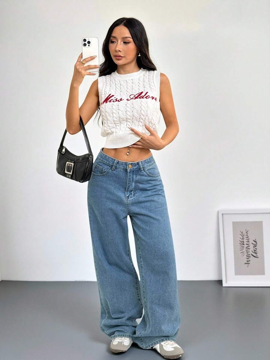 SHEIN PETITE 女士无袖字母图案针织上衣、返校服装、羊毛上衣、冬季女装、可爱羊毛背心、新年毛衣 - 白色 - 查看 1