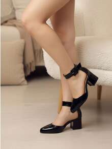 Elegantes zapatillas escotadas de tacón  para mujer con hebilla en el tobillo y tacón cuadrado. - Negro - Ver 2