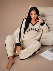 Lazeform Große Größen Amerikanischer Lässig Strukturierter Stoff Buchstaben-Muster V-Ausschnitt Langarm Pyjama Set für Damen, Herbst & Winter Kleidung - Aprikosenfarben - Übersicht 2