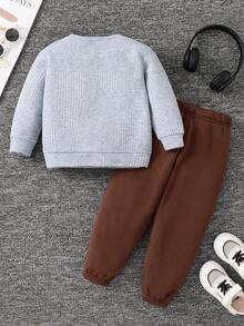 SHEIN 2pcs/Set Kids Boy Casual Cute Contrast Color Patchwork Crew Neck Pullover Sweatshirt And Elastic Waist Jogger Pants Knit Set, Suitable For School, Garden, Beach, Birthday, All Seasons (Fall, Spring, Summer, Winter), Fleece, Thickened - Brown - View 2