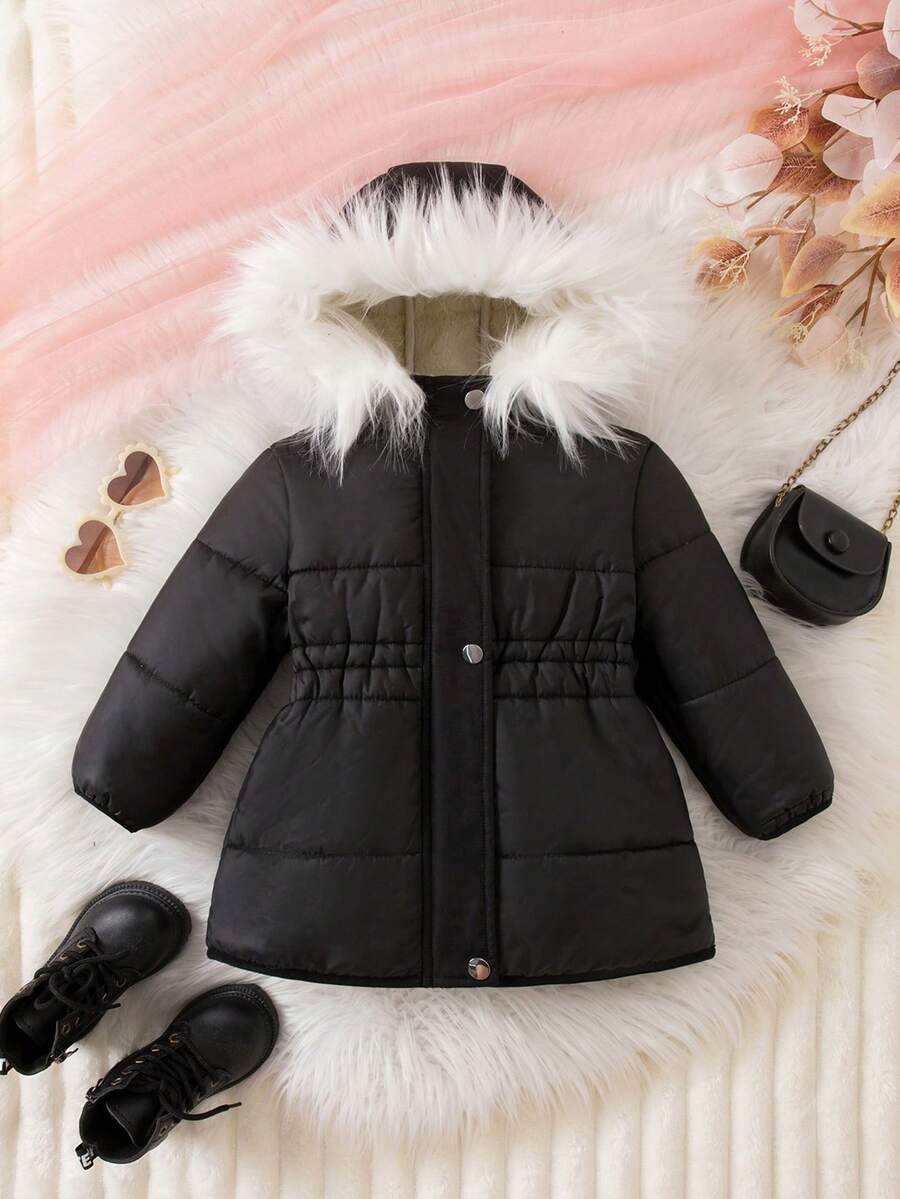 SHEIN 1 Pack Süßer Baby Mädchen Lässig, Einfach, Dick, Mittellanger Schwarzer Gepolsterter Mantel mit Weißem Fellbesatz, Wintermantel, Gesteppter Mantel Geeignet für Geburtstagsfeiern, Abendveranstaltungen, Aufführungen, Hochzeiten, Taufen, Eröffnungszeremonien, Geeignet für den täglichen Gebrauch, Geeignet für Ausflüge, Geeignet für Reisen, Geeignet für Herbst und Winter