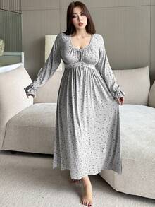 Dazy Plus 大码女式花卉撞色蕾丝长款睡裙，喇叭袖设计，优雅百搭，适合春秋季和秋冬季穿着。