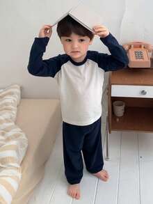 DAZY Bộ 2 món/Bộ áo thun cổ tròn màu tương phản thường ngày và quần nỉ ngủ cho bé trai - Màu xanh lam - Xem 6