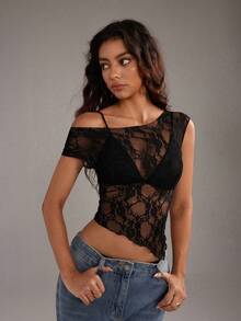 TRNVIE 黑色花卉蕾丝面料透明修身不对称下摆侧开衩短袖上衣，时尚、优雅、甜美、浪漫、性感、休闲、百搭，适合夏季女性