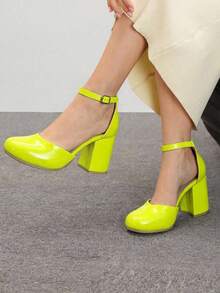 Zapatillas de tacón cuadrado de altura media para mujer de moda, con hermoso acabado y pulsera con hebilla ajustable en tobillo, perfecto para ocasiones especiales, fiestas o para añadir un toque glam a tu outfit. La punta redonda y el tacón cuadrado aseguran estabilidad y comodidad, mientras que la pulsera ajustable en el tobillo brinda comodidad y elegancia. - Verde - Ver 2