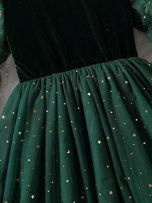 SHEIN Robe de soirée élégante pour filles en velours avec manches en maille contrastée, col rond, manches longues et ourlet pailleté. Convient pour les sorties, les rassemblements et les banquets - Vert sapin - Voir 6
