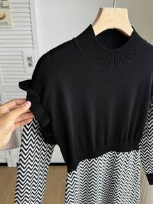 Vestito in maglia a collo alto con volant, motivo a onda triangolare, nero e bianco, stile scolastico, vestito comodo e stretch, versatile, adatto per Natale e vacanze - Bianco e nero - Visualizzare 3