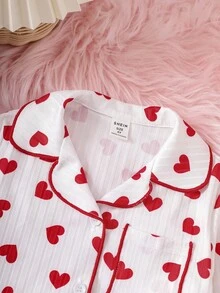 SHEIN Leap Crew 2 件套女童白色心形印花长袖睡衣套装儿童幼儿家居服睡衣可爱小女孩罗纹白色睡衣，带有红色心形图案和饰边舒适睡眠套装小女孩心形印花家居服柔软白色长袖睡衣上衣和裤子套装心形睡衣套装情人节婴儿服装婴儿睡衣套装红色心形儿童睡衣 - 紅白色 - 查看 6