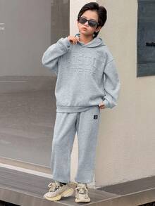 SHEIN 青少年男孩休闲韩版宽松字母图案连帽衫和松紧腰裤套装，适合秋季、春季、户外玩耍、学校、街头风格、派对和休闲、运动服、儿童男孩服装、返校服装 - 淺灰色 - 查看 9