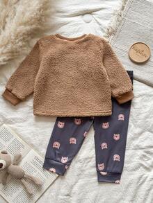 Vintaside Kids 女婴秋冬毛绒可爱熊刺绣圆领长袖卫衣搭配简约休闲熊数码印花裤套装，适合露营和居家穿着 - 棕色 - 查看 2