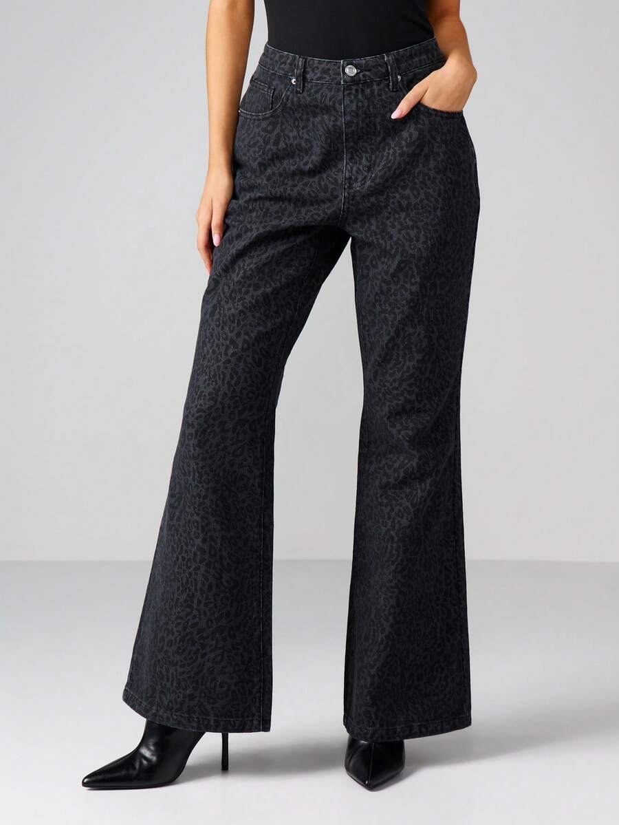MISSGUIDED Pantalones vaqueros de pierna ancha con estampado de leopardo y campana, pantalones de mezclilla con estampado animal, pieza de moda de declaración - Negro - Ver 1