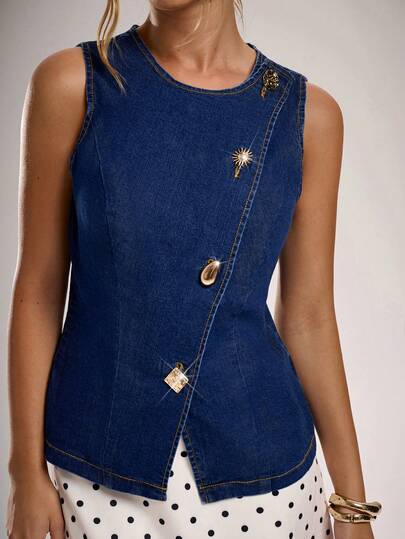 Avantive Top de mezclilla sin mangas con hebilla de metal de moda