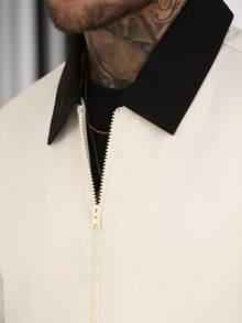 Manfinity Homme 男士休闲两件套：罗纹面料拉链夹克，配撞色口袋；黑色抽绳长裤，配多个口袋。适合休闲、用餐、户外活动等场合，百搭简约设计，是送给朋友的绝佳礼物。男士夹克，米色男士套装，秋季服装。 - 彩色 - 查看 4