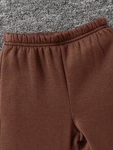 SHEIN 2pcs/Set Kids Boy Casual Cute Contrast Color Patchwork Crew Neck Pullover Sweatshirt And Elastic Waist Jogger Pants Knit Set, Suitable For School, Garden, Beach, Birthday, All Seasons (Fall, Spring, Summer, Winter), Fleece, Thickened - Brown - View 4