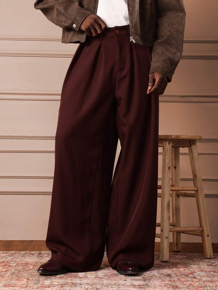 Bundfaltenhose mit weitem Bein und hoher Taille