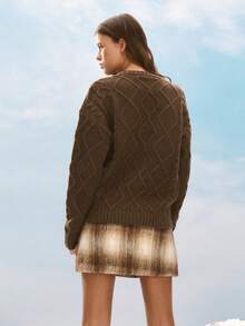 Nöista 温暖的棕色绞花针织毛衣，饰有菱形和编织细节，是打造舒适冬季造型、轻松季节性穿搭以及圣诞节和新年期间精致日常装扮的理想之选。 - 咖啡棕 - 查看 2