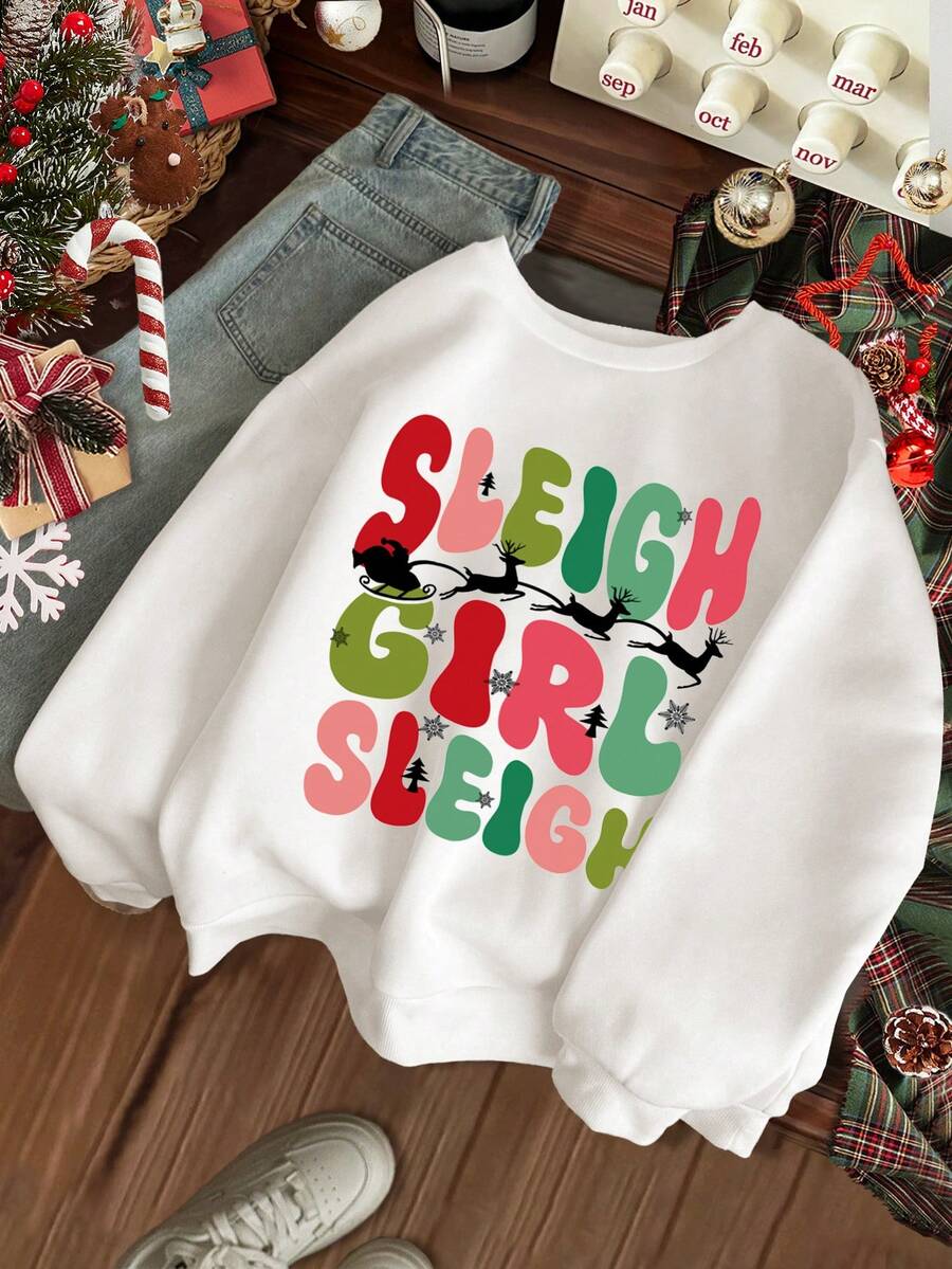 少女圣诞彩色字母“雪橇女孩”图案,驯鹿圣诞老人雪橇图案休闲简约保暖柔软加厚圆领宽松卫衣,适合秋冬季、圣诞节、新年、街头风、居家、节日、假日、舒适季节、圣诞快乐、圣诞氛围、圣诞礼物、秋冬季、轻松舒适、秋冬季叠穿、时尚 - 白色 - 查看 1