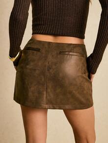 Poéselle Saia-Shorts Suedette Mini Feminina - Com Bolsos, Marrom Oliva, Cintura Alta, Estilo A-Line, Efeito Couro com Shorts Embutidos, Saia-Shorts Mini Marrom Suedette Feminina, Couro Vegano Cintura Alta Estilo A Line, Ideias de Saia-Shorts Mini para Cápsula de Outono, Estilo de Luxo Discreto, Saia-Shorts Mini Feminina Cor Sólida Casual, Saia-Shorts Feminina Brilhante para Ano Novo - Caqui - Visão 6