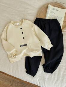 2 件套年轻男童休闲个性化下摆拼布圆领运动衫和裤子套装，适合返校、生日、迎婴派对、节日派对、秋冬季