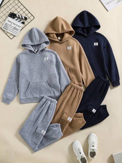 SHEIN Explorewe 儿童三件套男童套装：时尚休闲简约保暖连帽卫衣和宽松运动裤，配有侧袋，适合通勤、圣诞节、万圣节、秋冬季等各种场合。