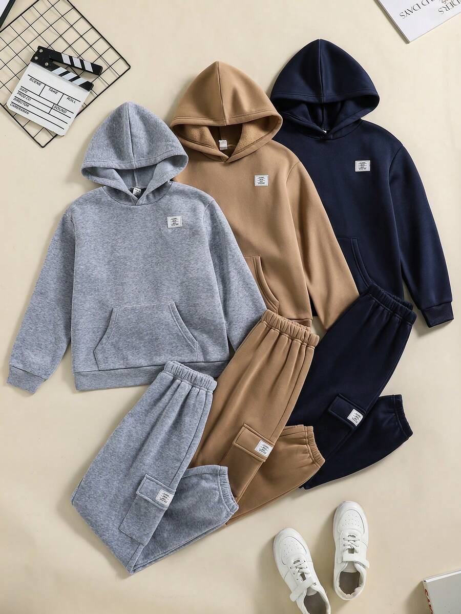 SHEIN Explorewe 儿童三件套男童套装:时尚休闲简约保暖连帽卫衣和宽松运动裤,配有侧袋,适合通勤、圣诞节、万圣节、秋冬季等各种场合。 - 彩色 - 查看 1