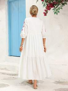 Vivid Eden 女式 V 领流苏绳拼布刺绣纹理面料 A 字形度假连衣裙 - 紅白色 - 查看 3