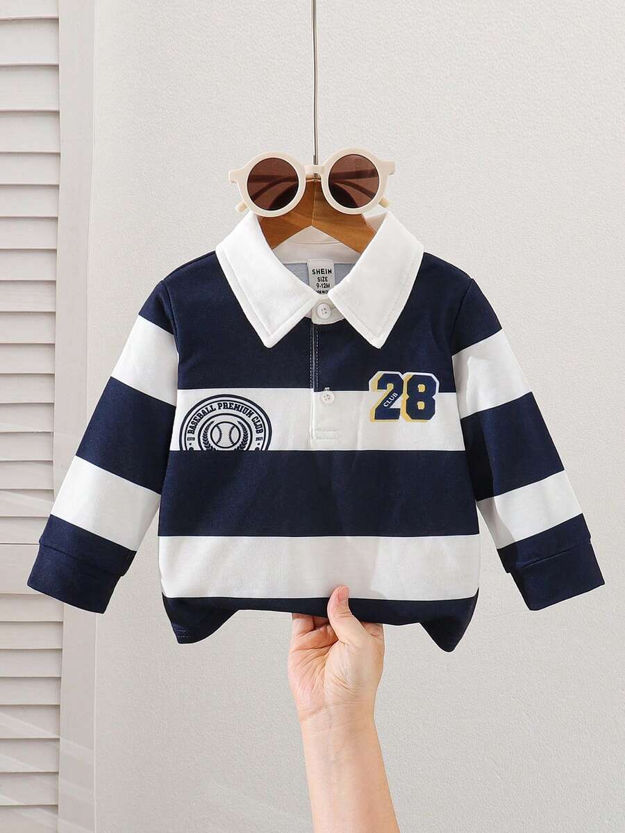 SHEIN 幼儿男童 Polo 衫，半拉链，蓝白数码印花，休闲简约长袖上衣，数码徽章印花设计，时尚百搭服装 - 黑與白 - 查看 1