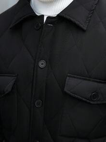 Manfinity CasualCool 男士休闲纯色绗缝纽扣长袖羽绒服，冬季黑色外套，适合日常休闲、周末旅行、户外活动、探险旅行、轻松的工作环境或半正式场合，也是送给男友/丈夫、周年纪念日或圣诞节的理想礼物。 - 黑色 - 查看 6