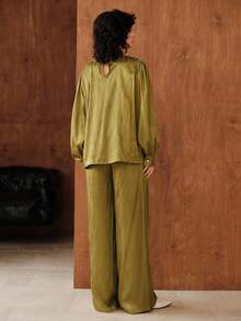 Uhlyne Uhlyne Women's Minimalist Jacquard Satin Blouse And Suit Pants Set - Army Green - View 2