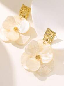 Enchnt 1 Pair Amber Color Acrylic Petal Long Earrings Vintage European & American Style Trifoliate Floral Ear Jewelry For Women And Girls, Party, Banquet, Anniversary, Wedding - Beige - View 9