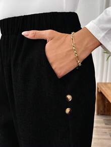 EMERY ROSE 女士编织纹理纽扣装饰口袋七分裤，休闲优雅 - 黑色 - 查看 5