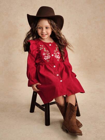 Vestido verde oscuro con bordado floral, volantes y mangas abullonadas con botones para niña joven